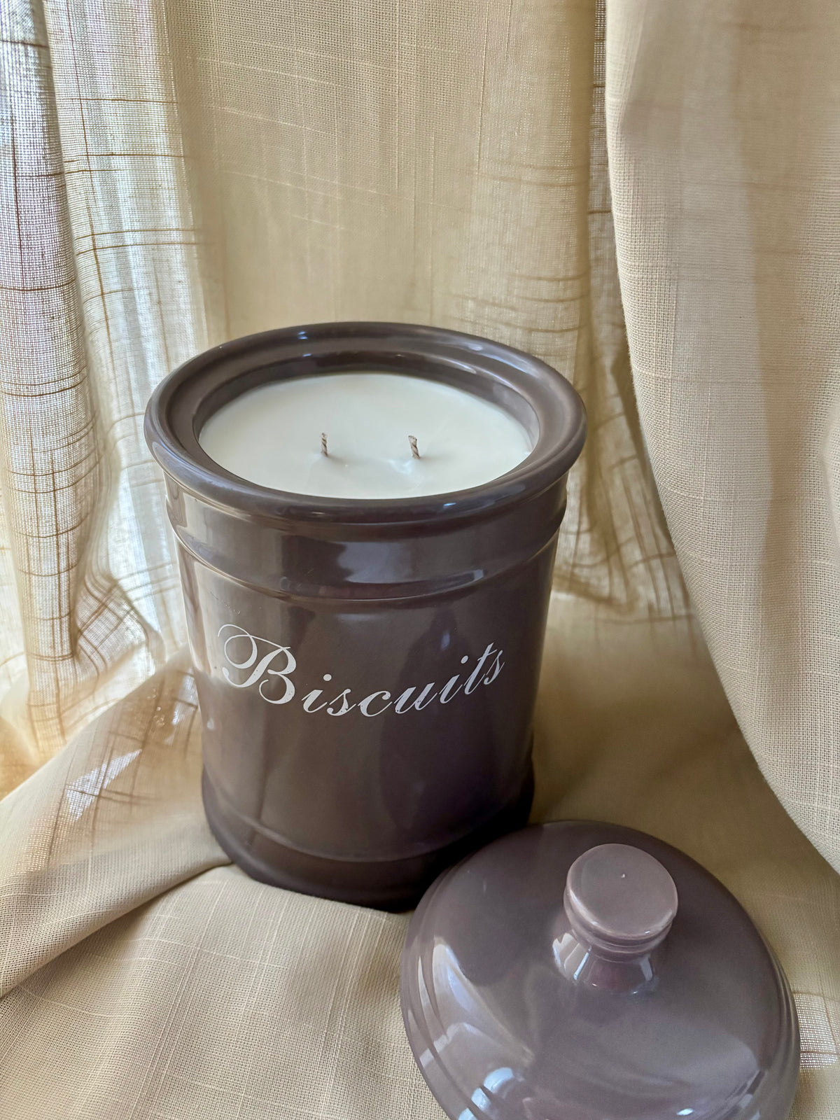 Biscuit Bliss (Amber Noir)