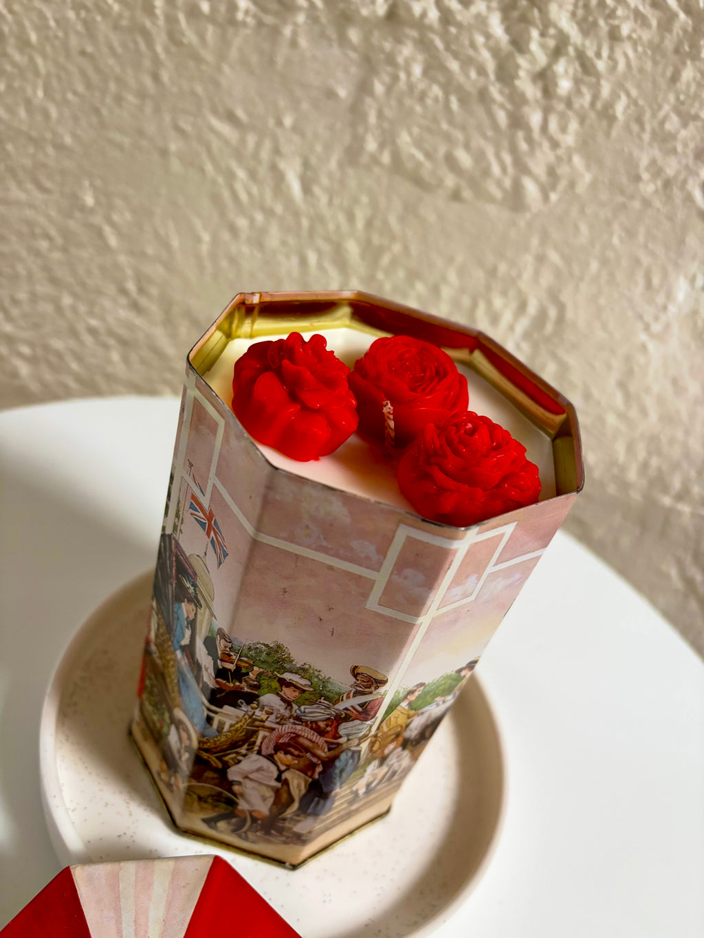 Royal Roses (Amber Noir)