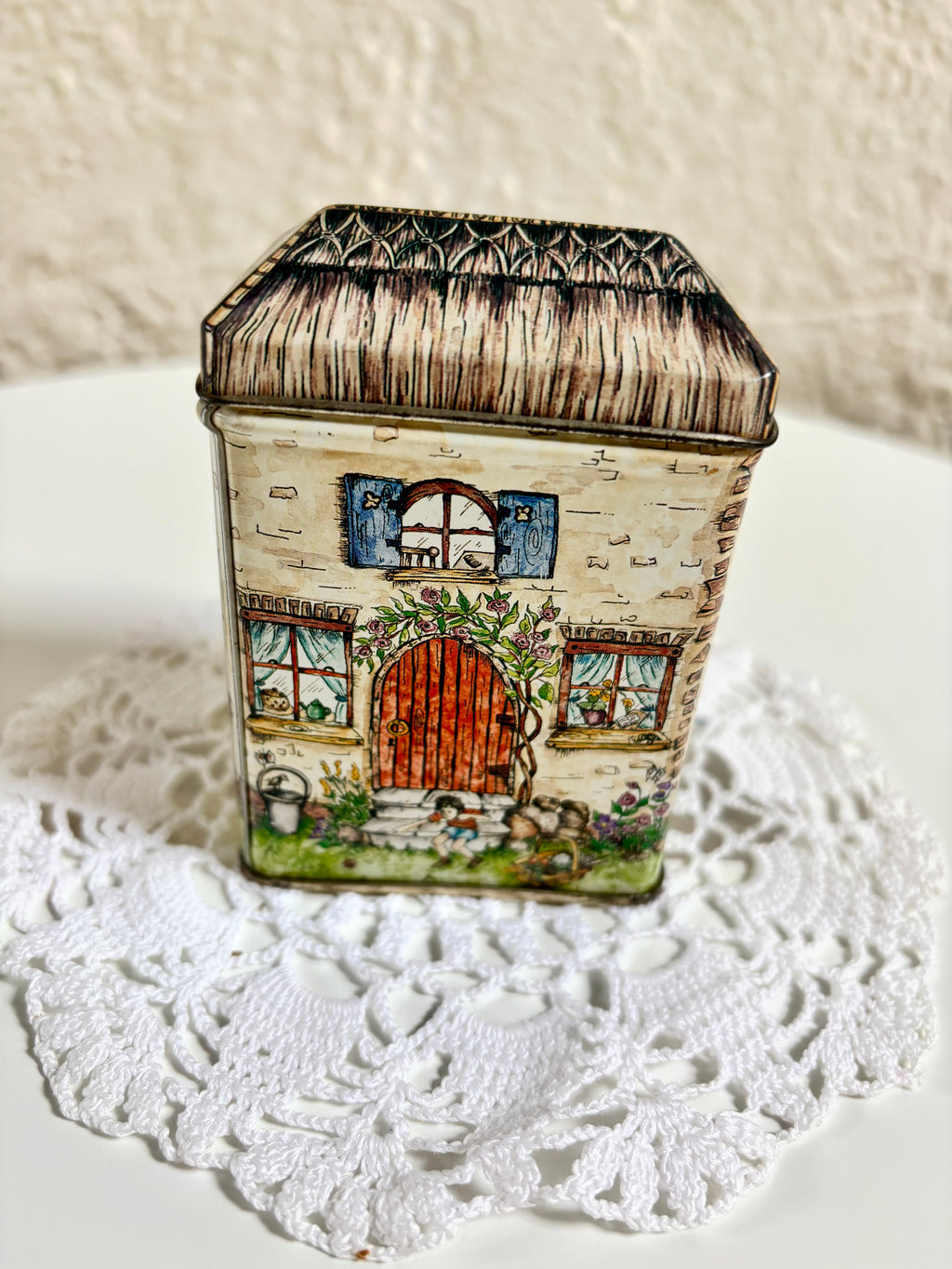 The Country Cottage (Amber Noir)
