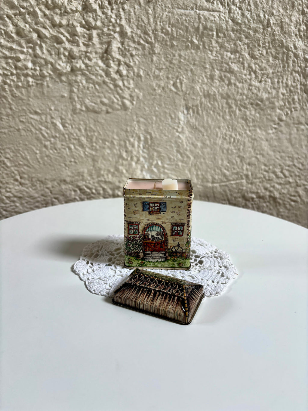 The Country Cottage (Amber Noir)