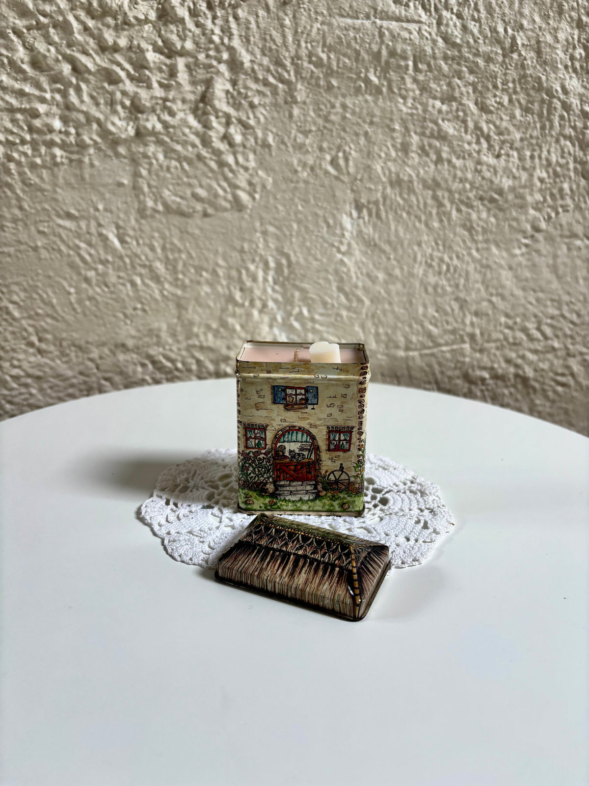 The Country Cottage (Amber Noir)