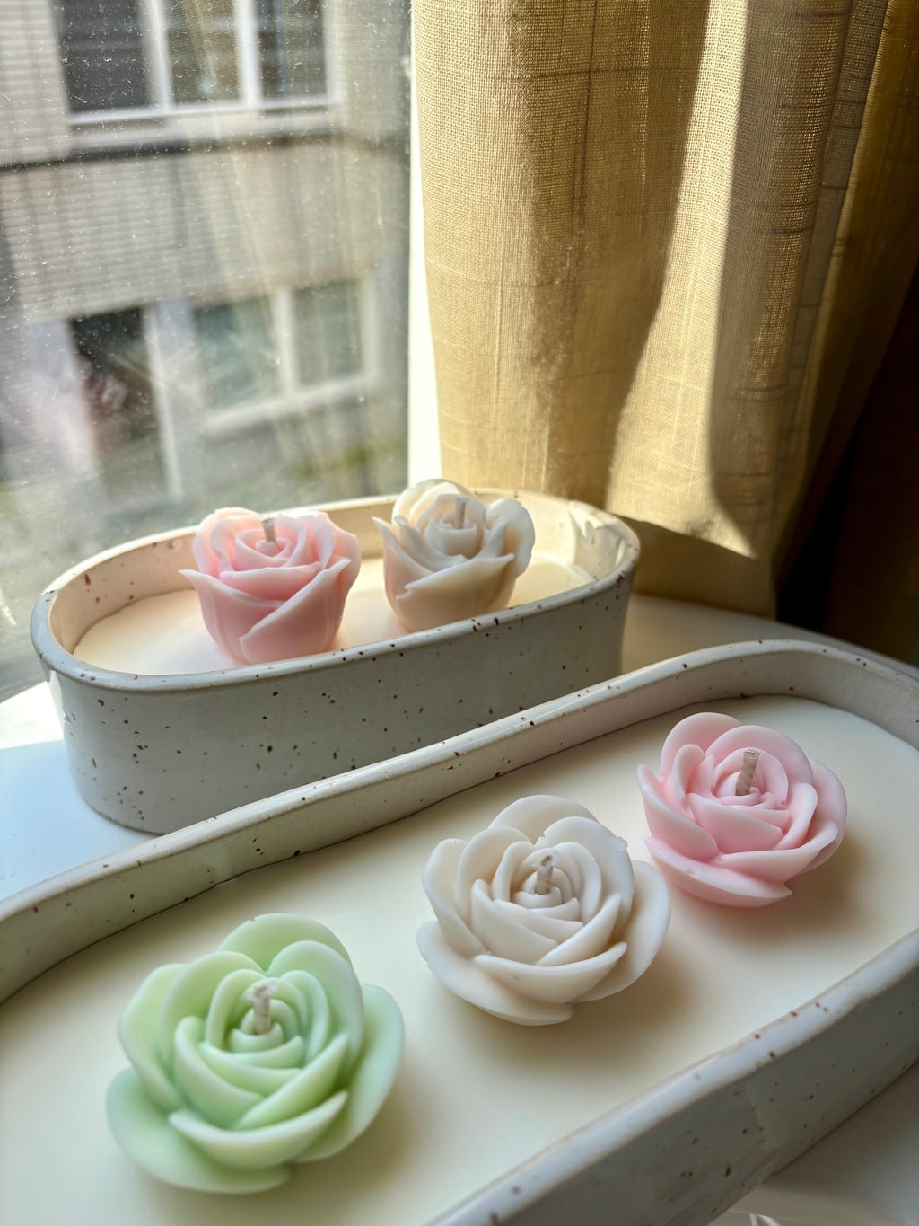 Rose Embrace - handgemaakte keramieken schaalkaars