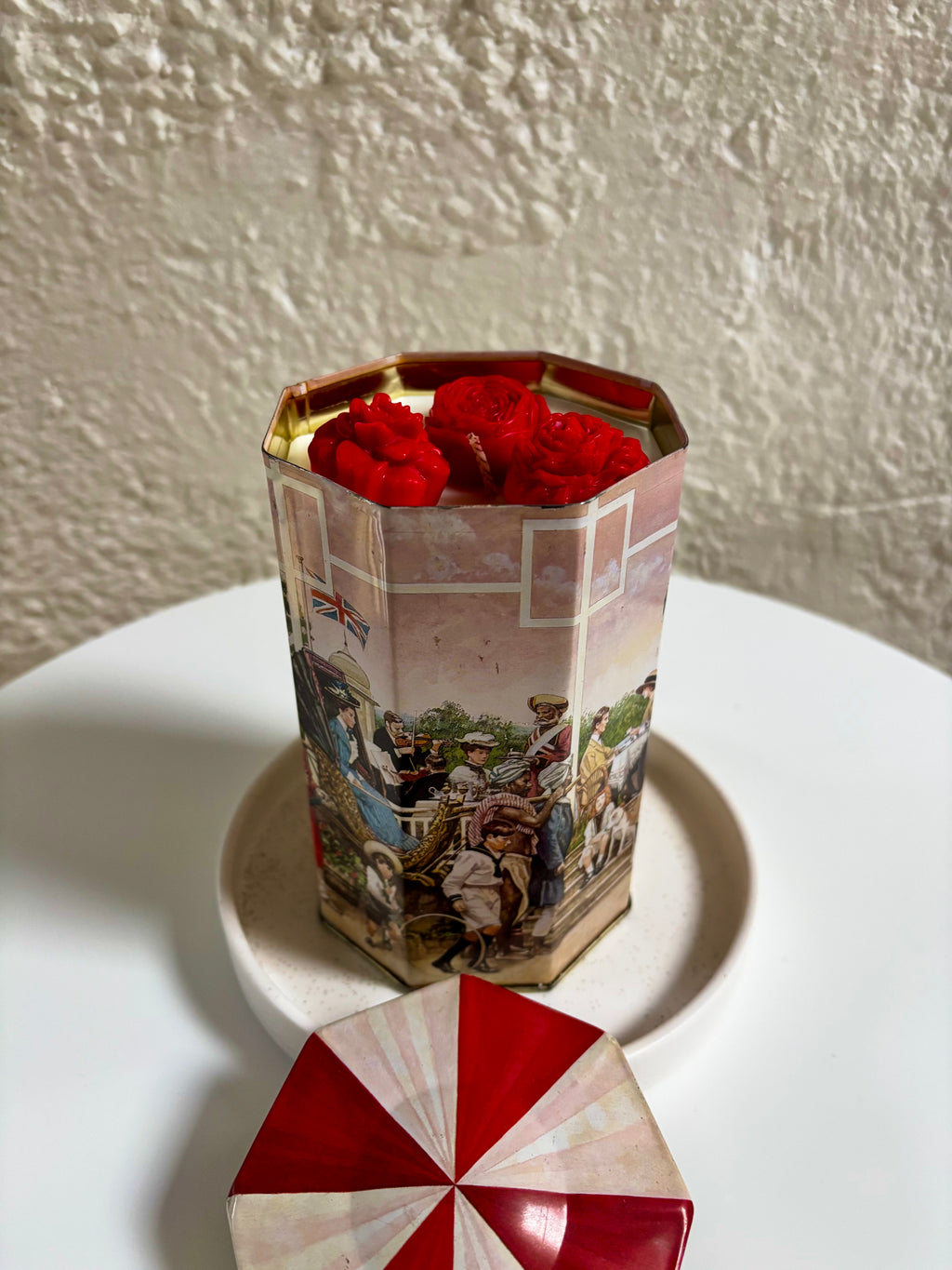Royal Roses (Amber Noir)