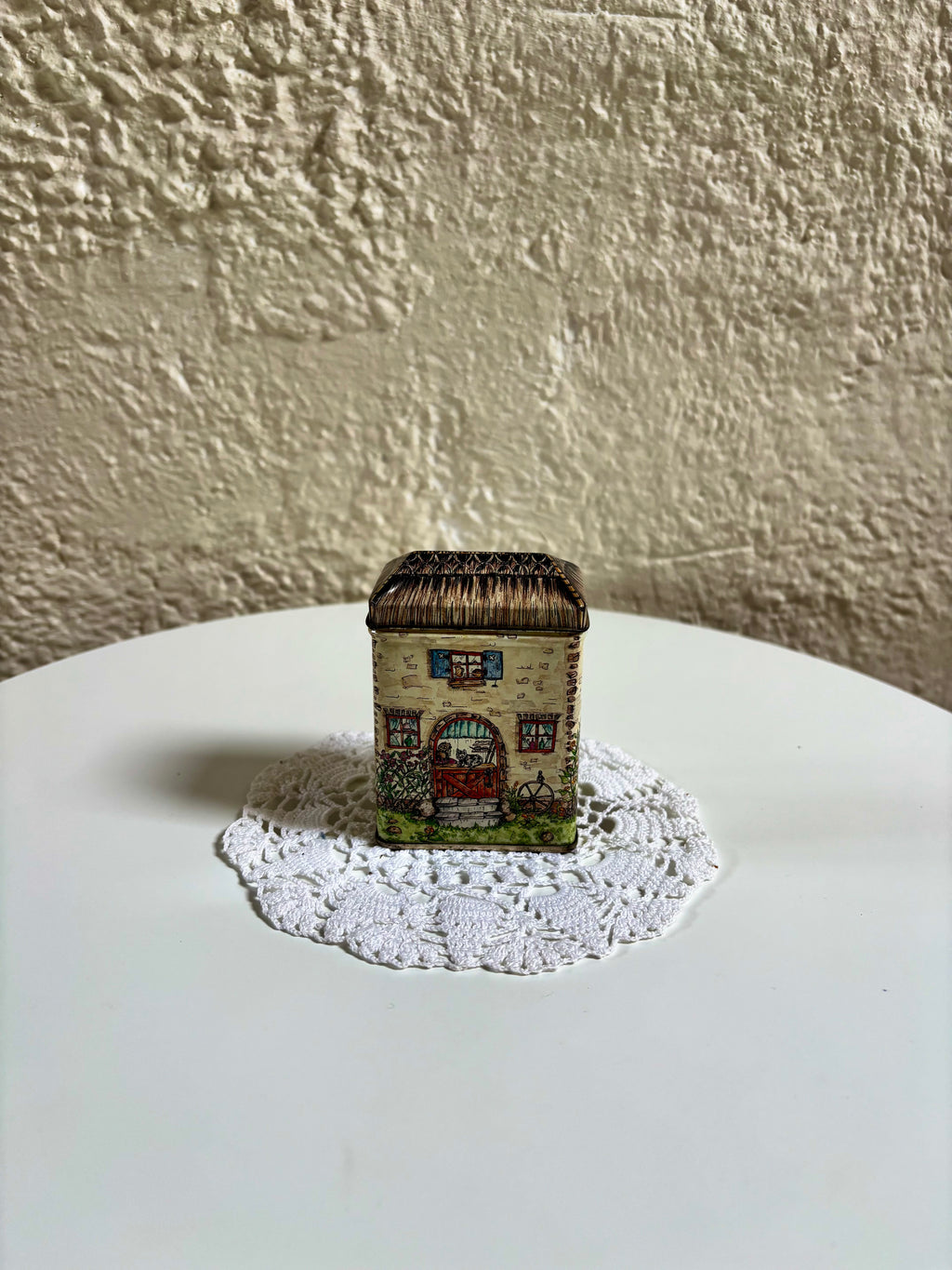The Country Cottage (Amber Noir)