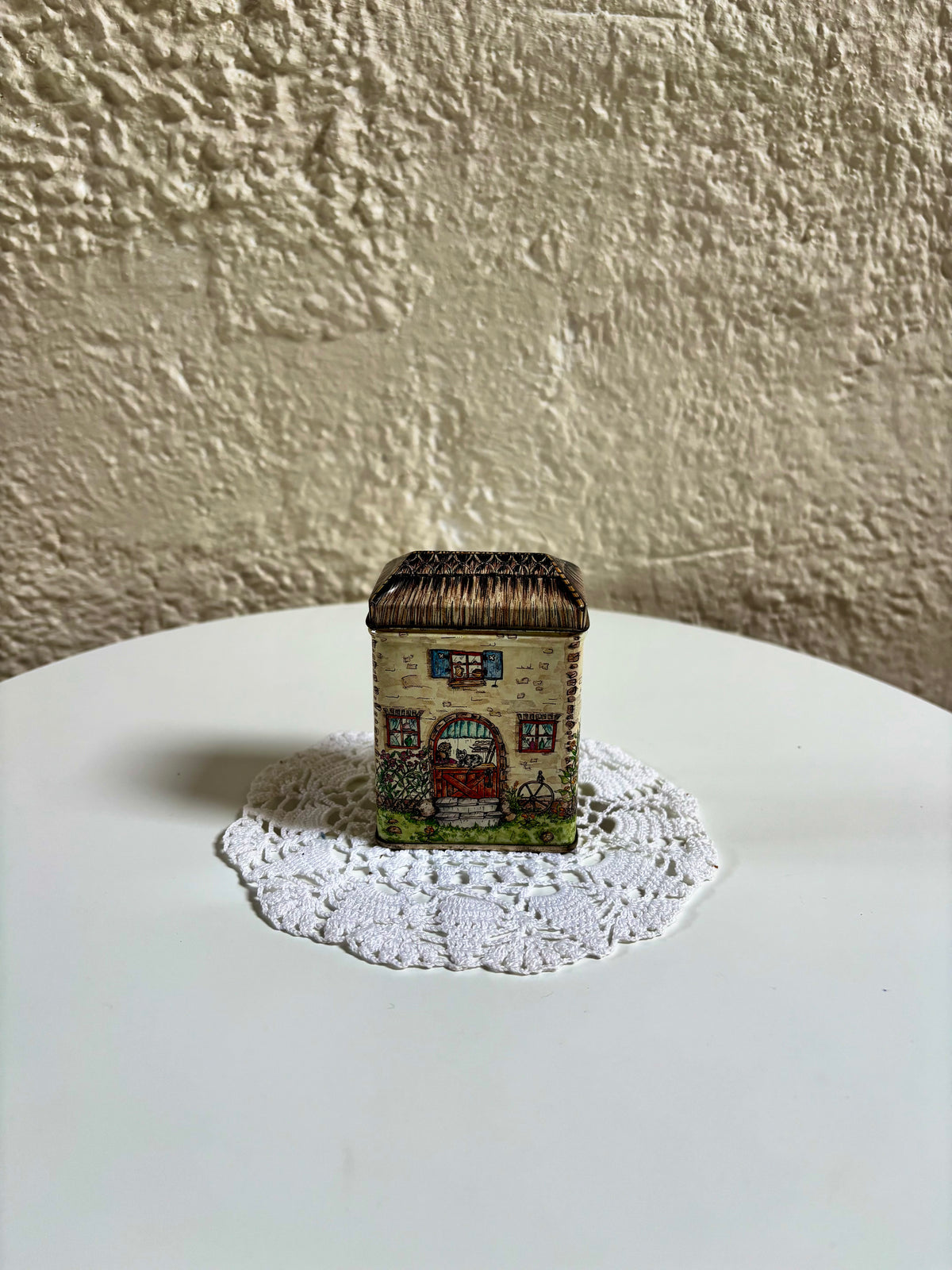 The Country Cottage (Amber Noir)