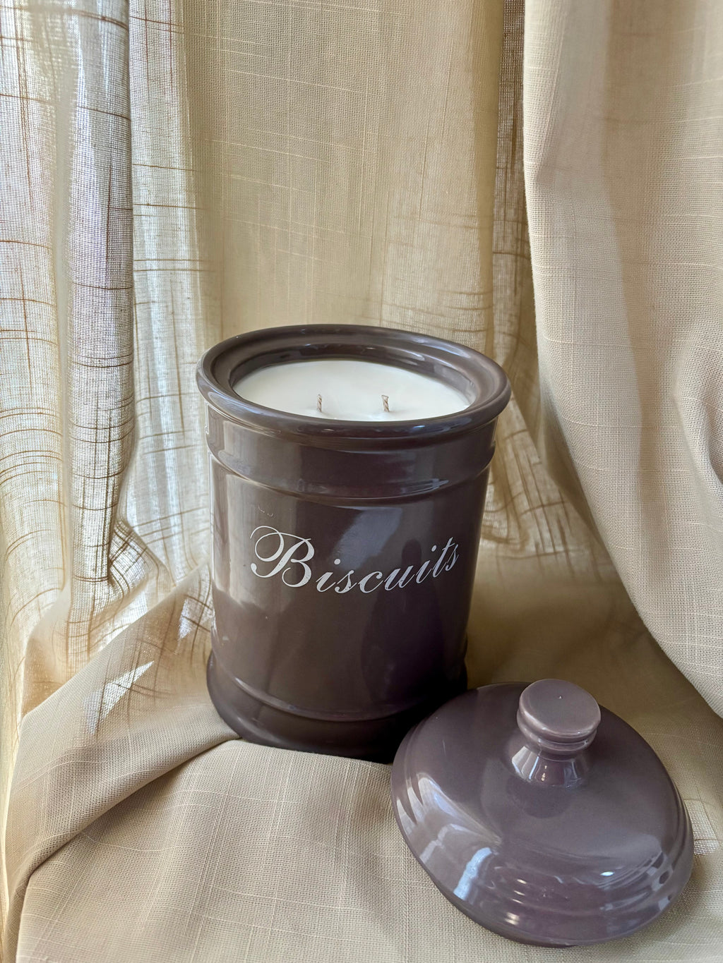 Biscuit Bliss (Amber Noir)