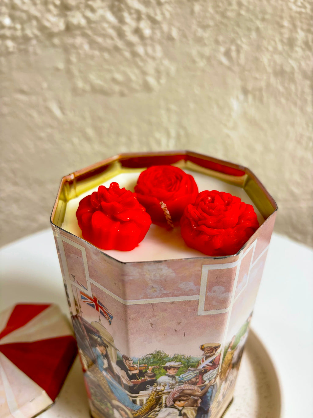 Royal Roses (Amber Noir)