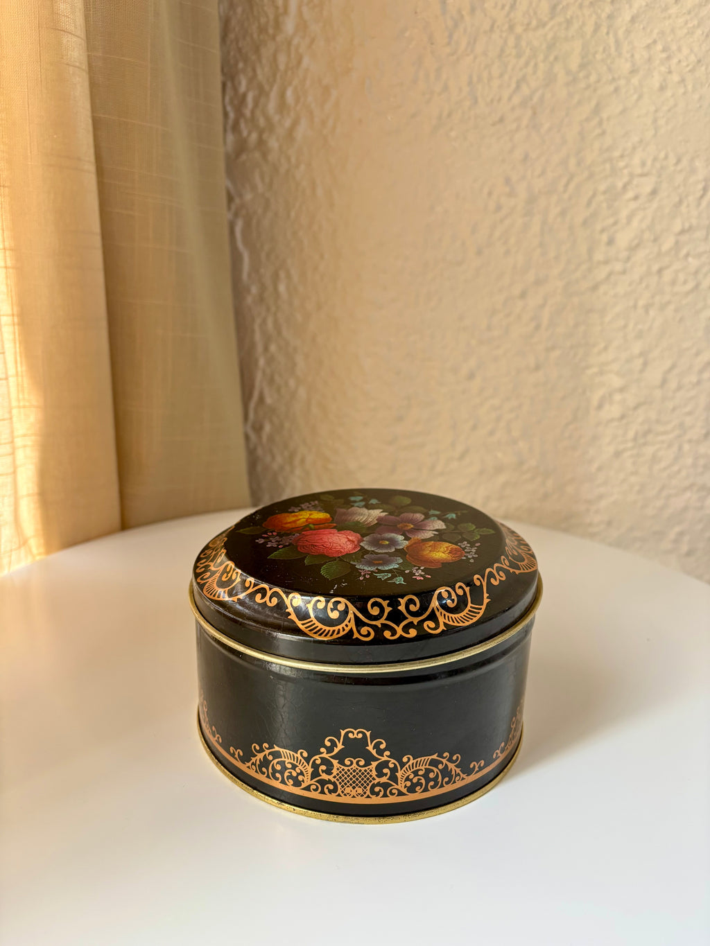 Antique Romance (Amber Noir)